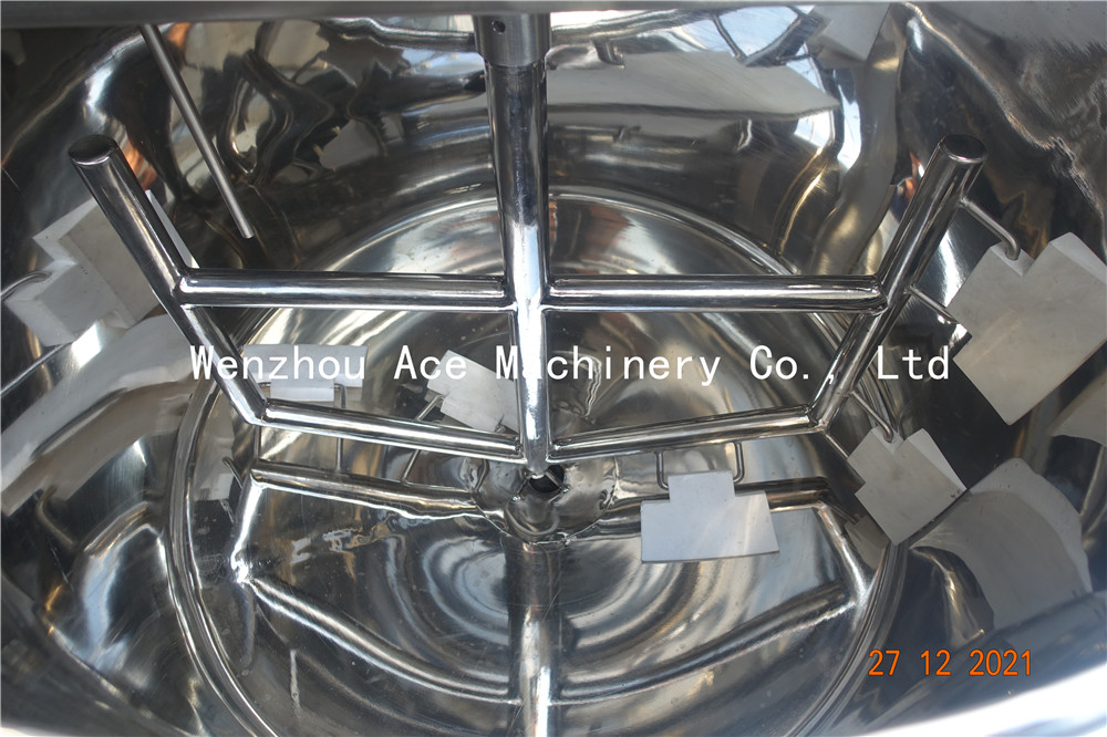 mixing tank with inline homogenizer