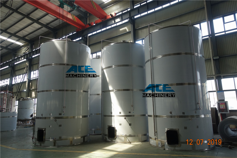 fermentador de vino grande de acero inoxidable