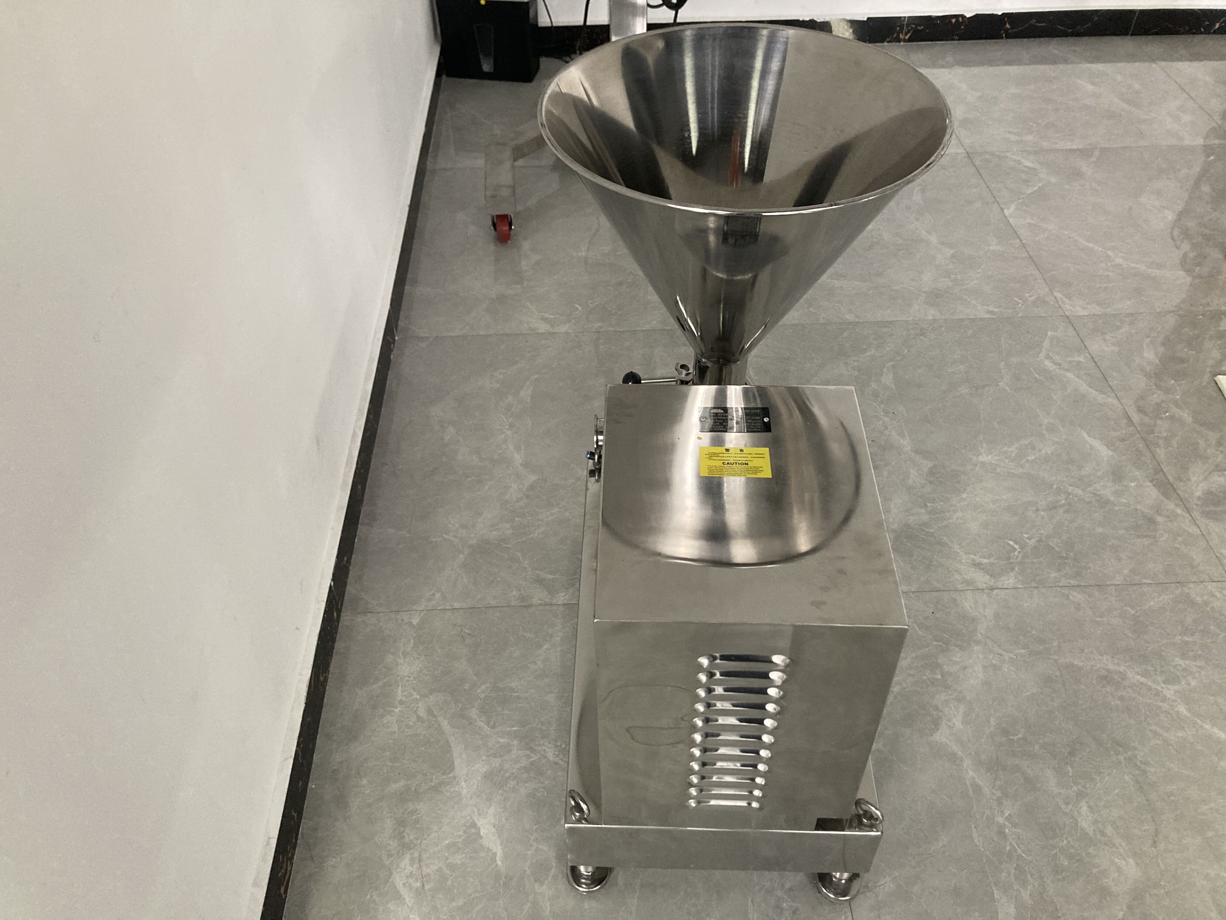 Water and powder liquid blender mixer