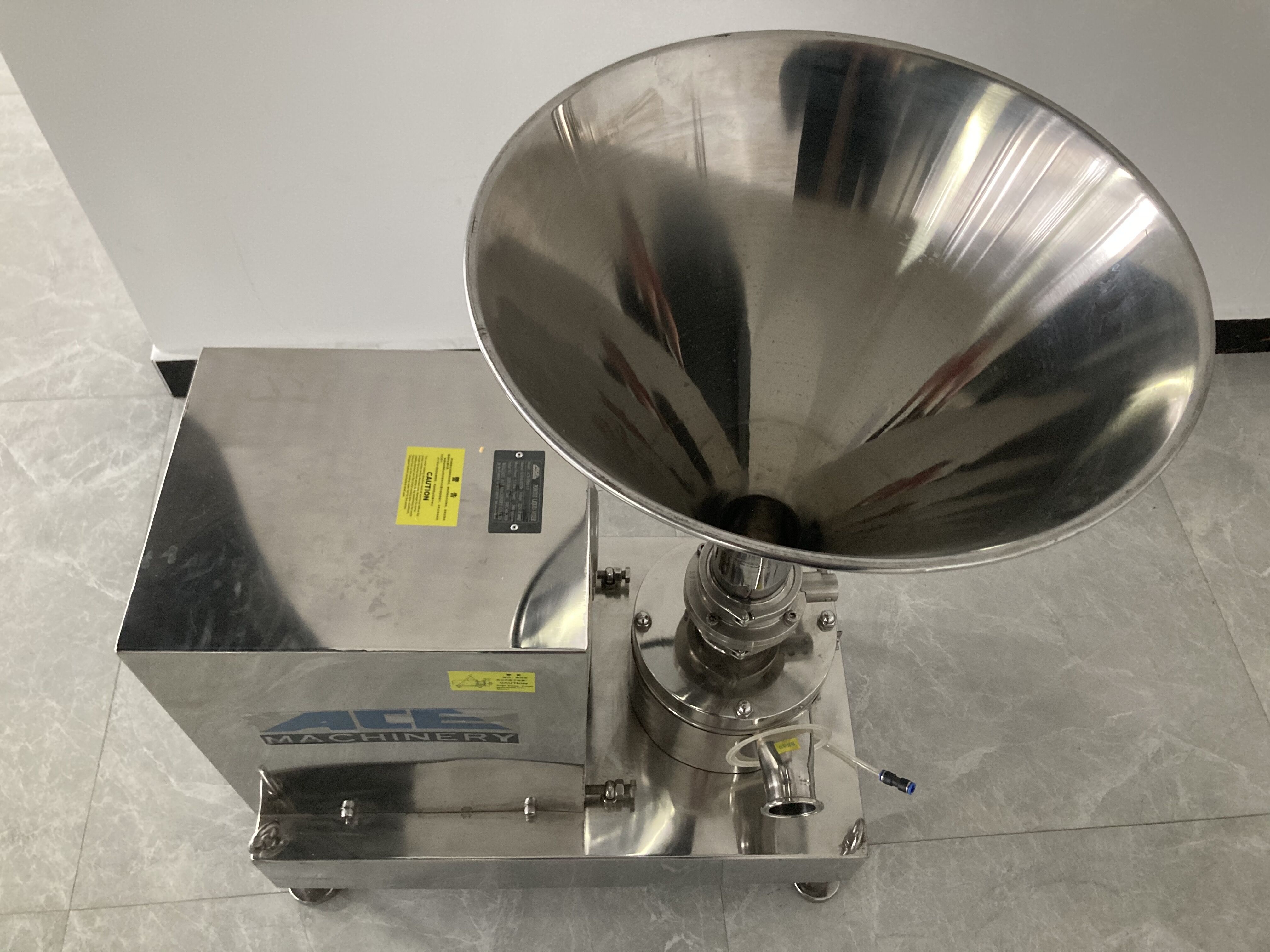 Water and powder liquid blender mixer